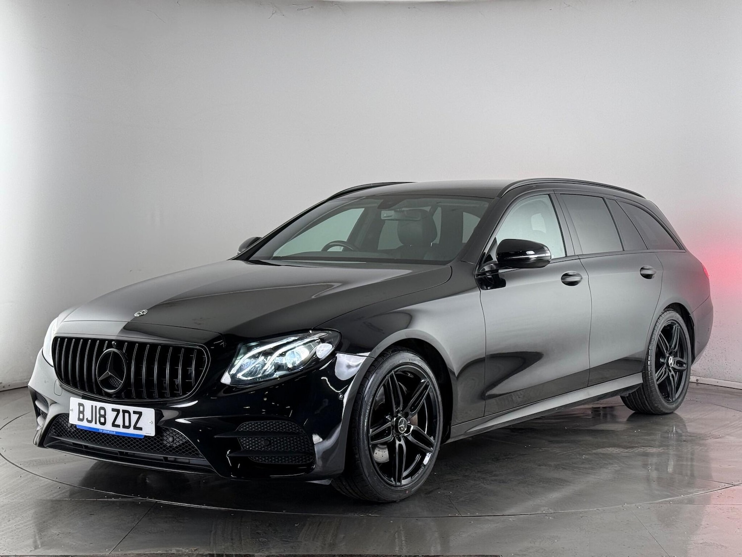 Used Mercedes-Benz E Class 2018 for sale - 77259933: Photo 3