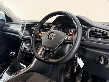 Used Volkswagen T-Roc 2018 for sale - 78797378: Photo