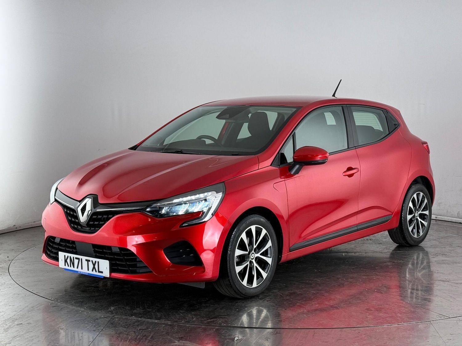 Used Renault Clio 2021 for sale - 77217118: Photo 2