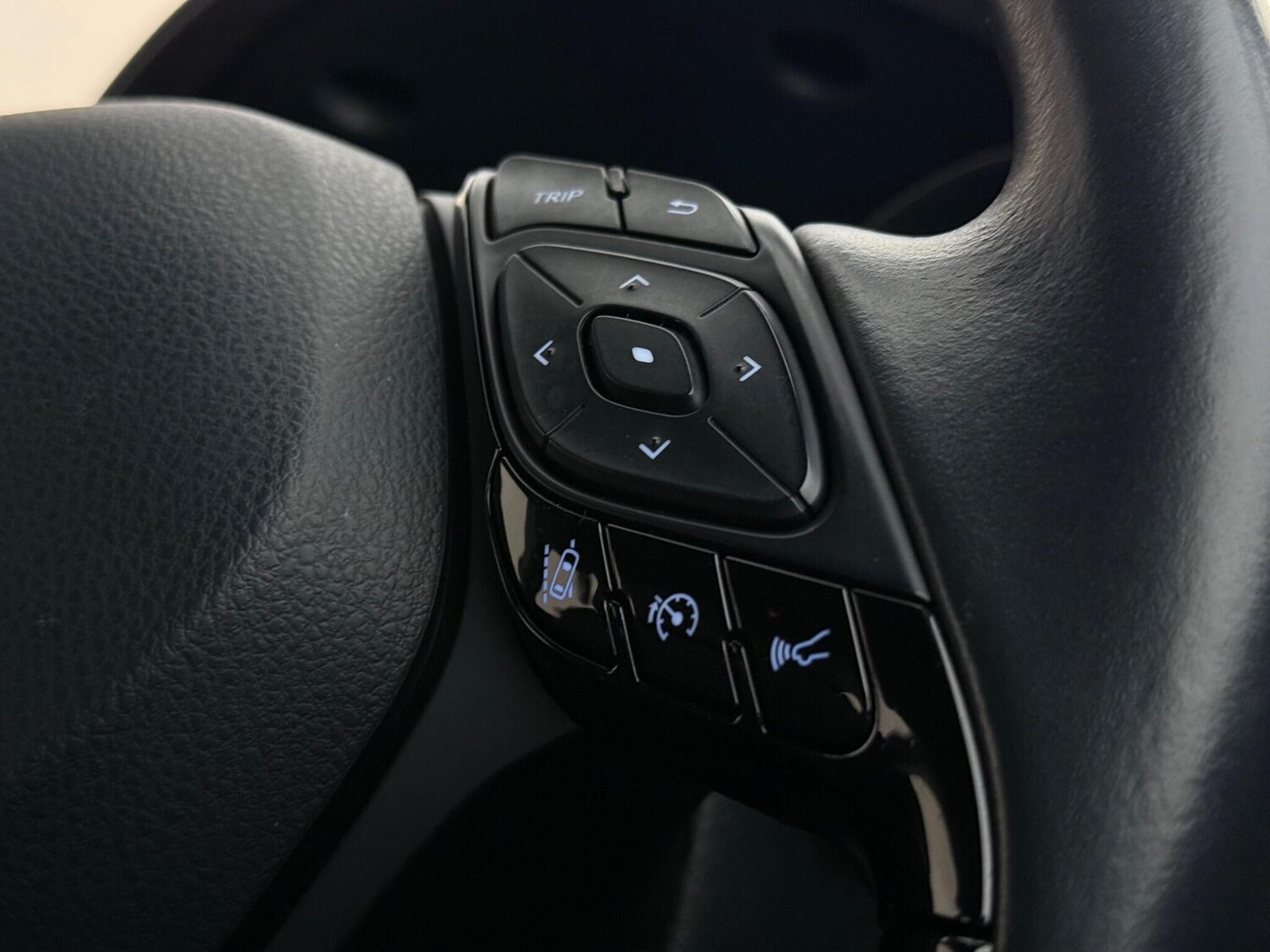 Used Toyota C-HR 2023 for sale - 78026981: Photo 21