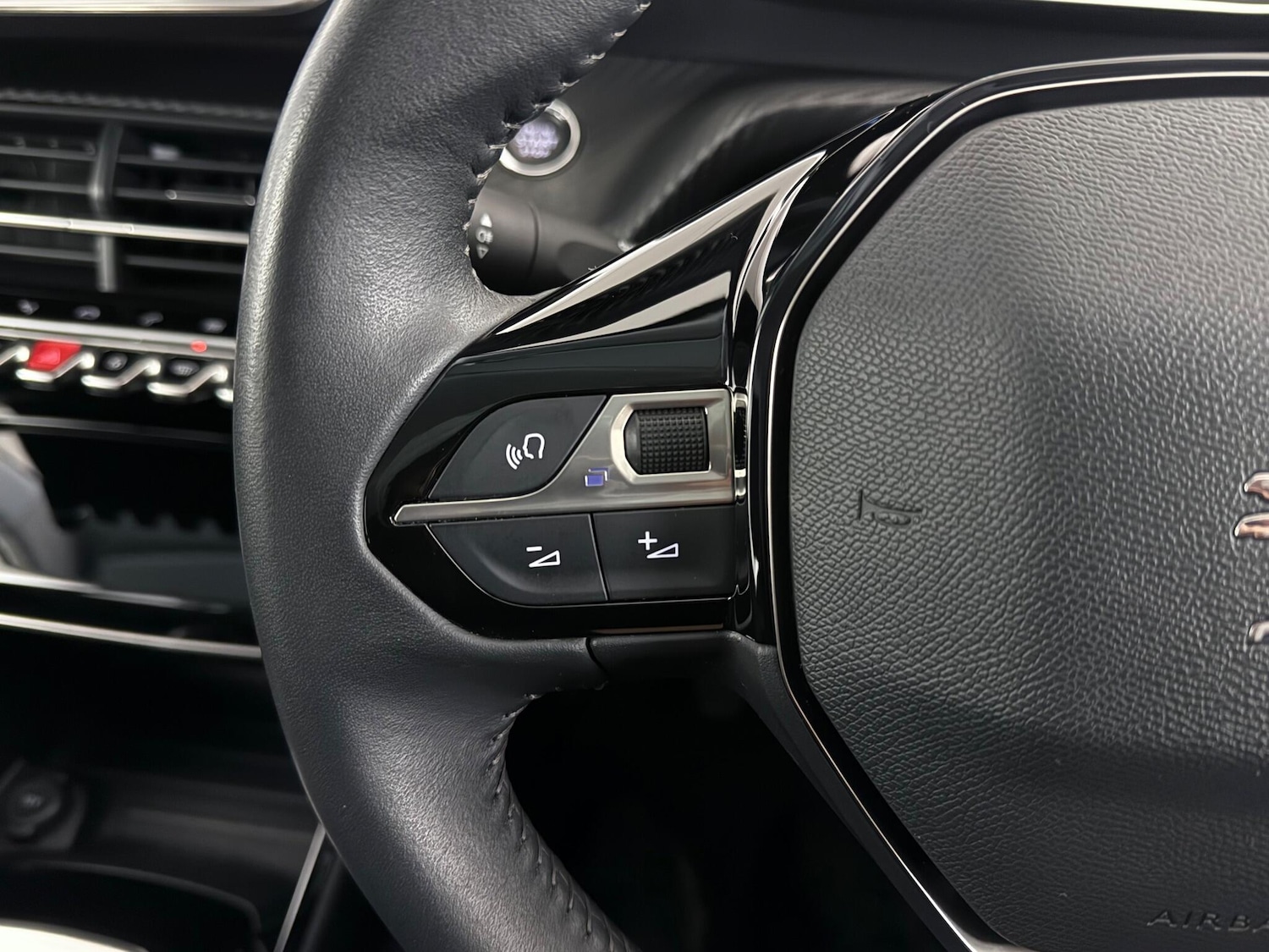 Used Peugeot 2008 2022 for sale - 77260322: Photo 18