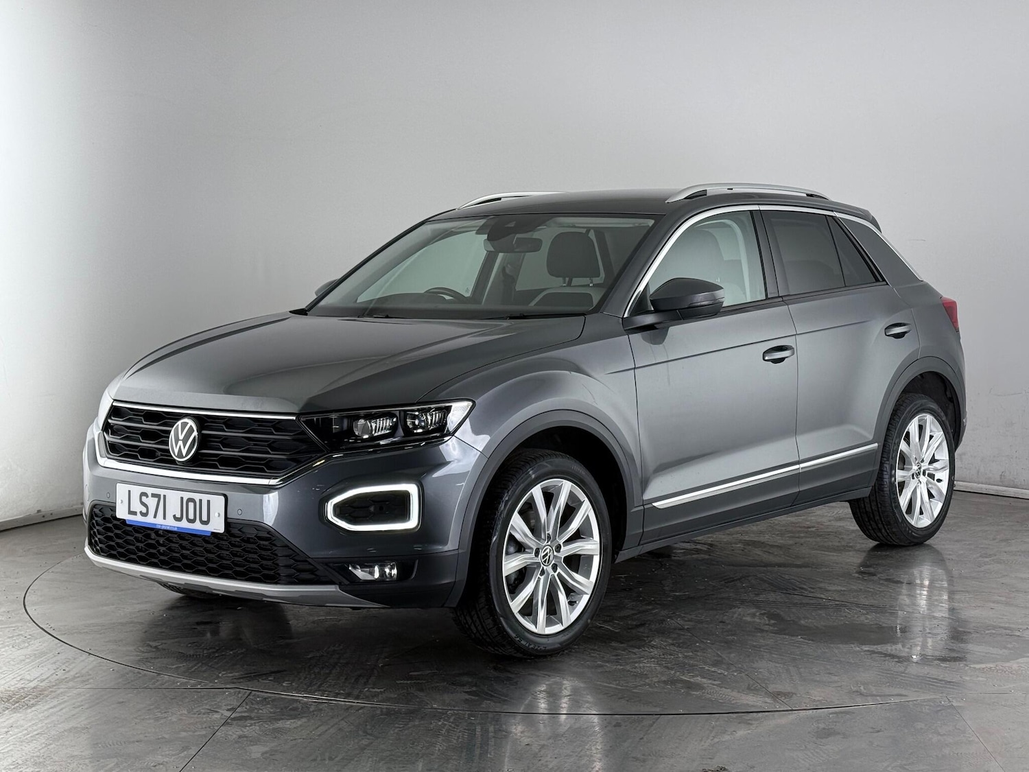 Used Volkswagen T-Roc 2021 for sale - 77246108: Photo 2
