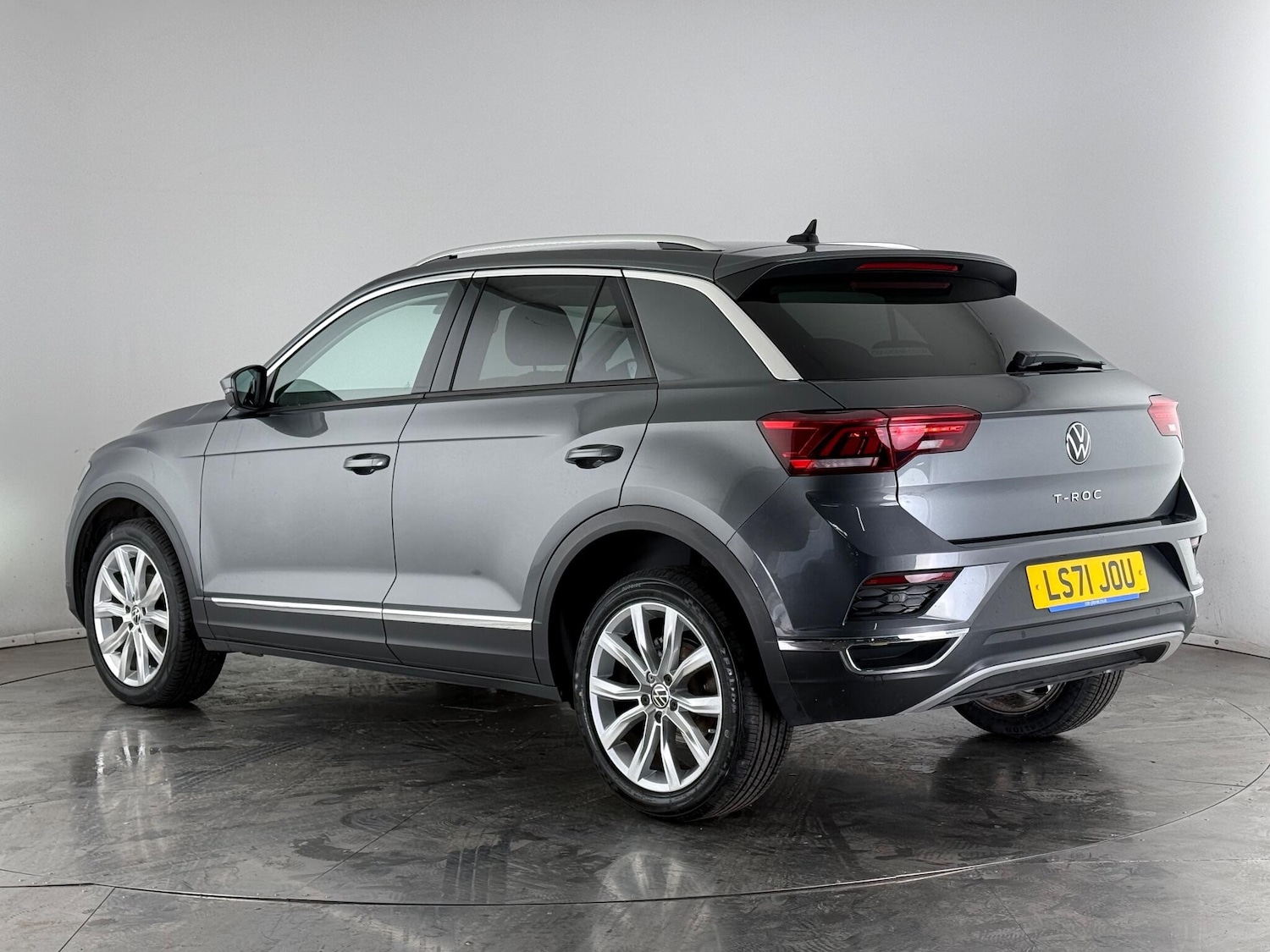 Used Volkswagen T-Roc 2021 for sale - 77246108: Photo 3