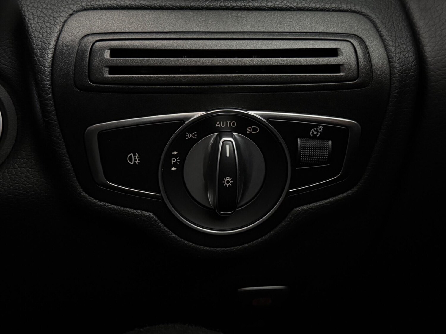 Used Mercedes-Benz GLC 2021 for sale - 77769868: Photo 35