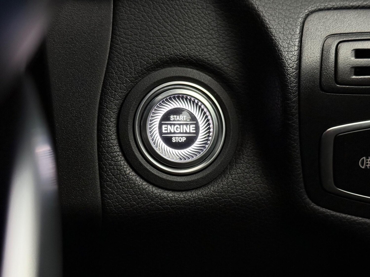 Used Mercedes-Benz GLC 2021 for sale - 77769868: Photo 39