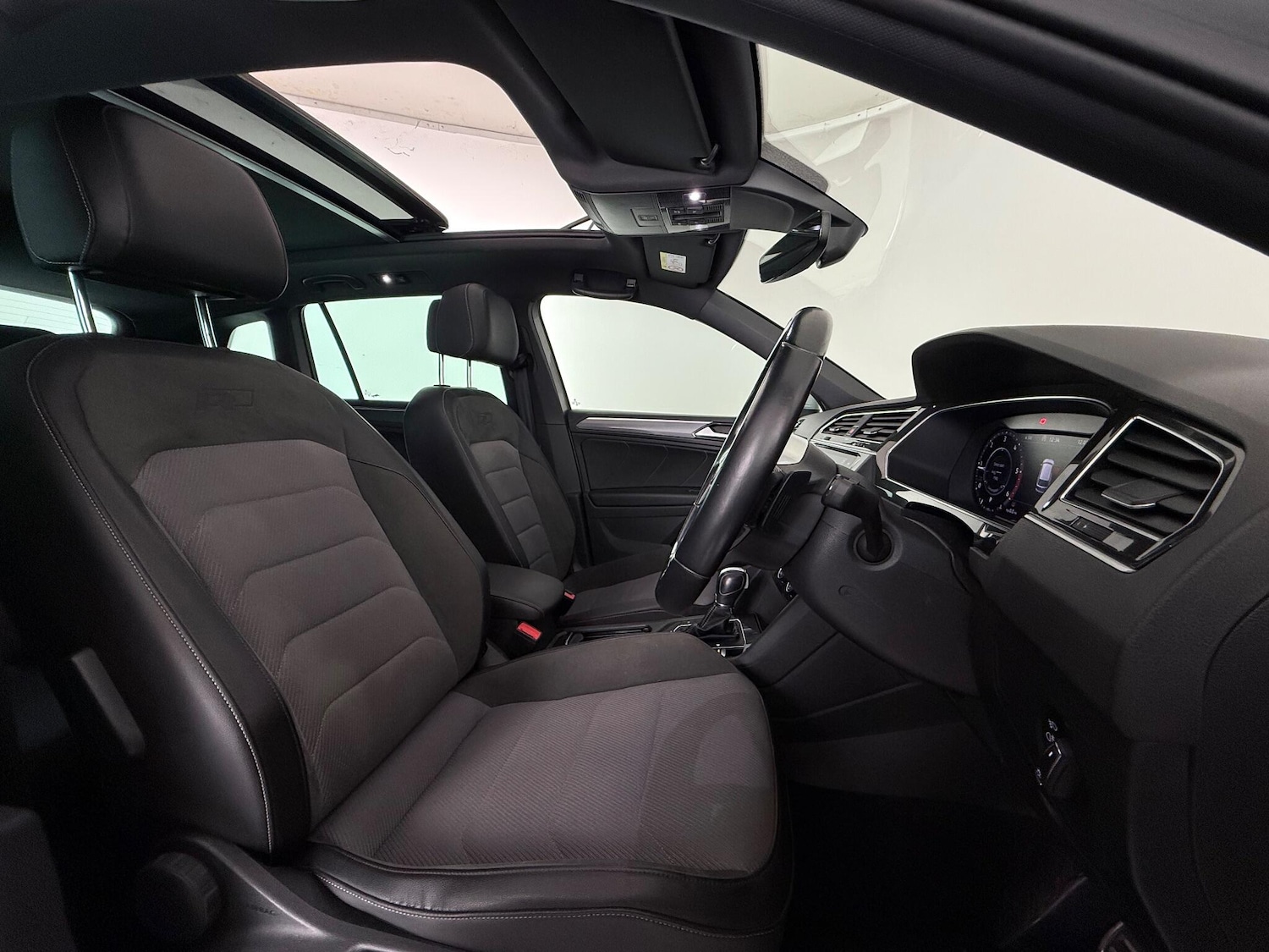 Used Volkswagen Tiguan 2018 for sale - 77243067: Photo 13