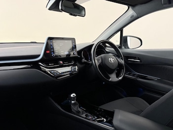 Used Toyota C-HR 2021 for sale - 79202773: Photo