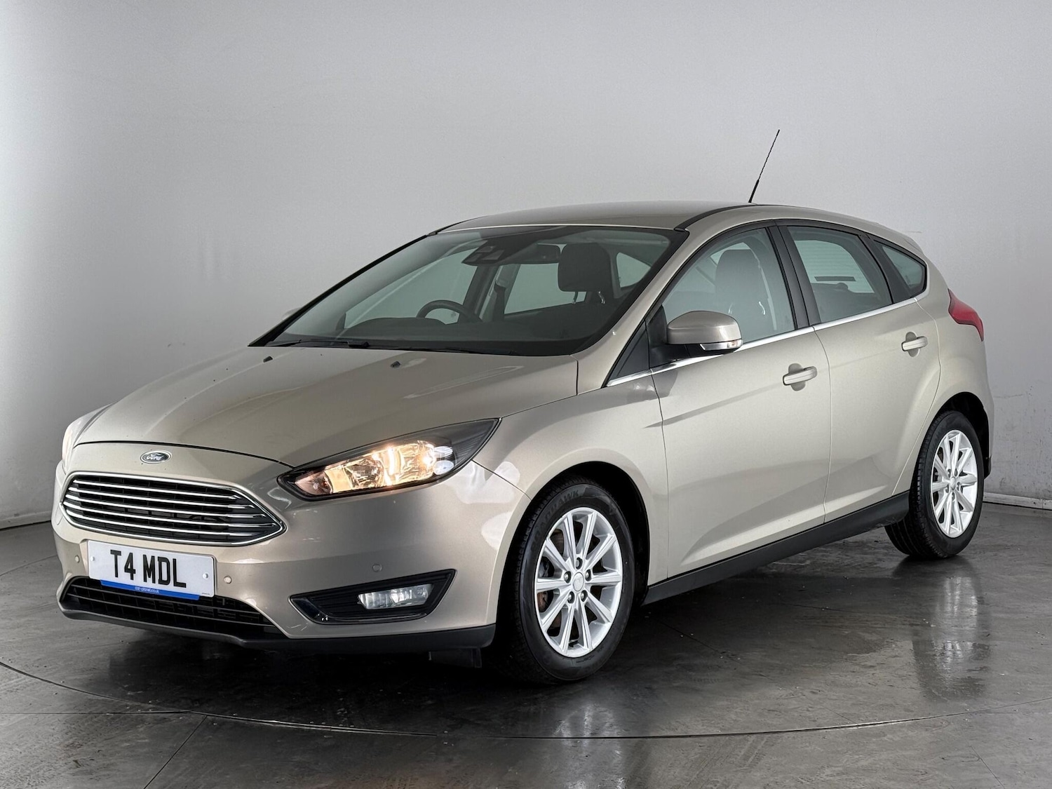 Used Ford Focus 2015 for sale - 77182364: Photo 2