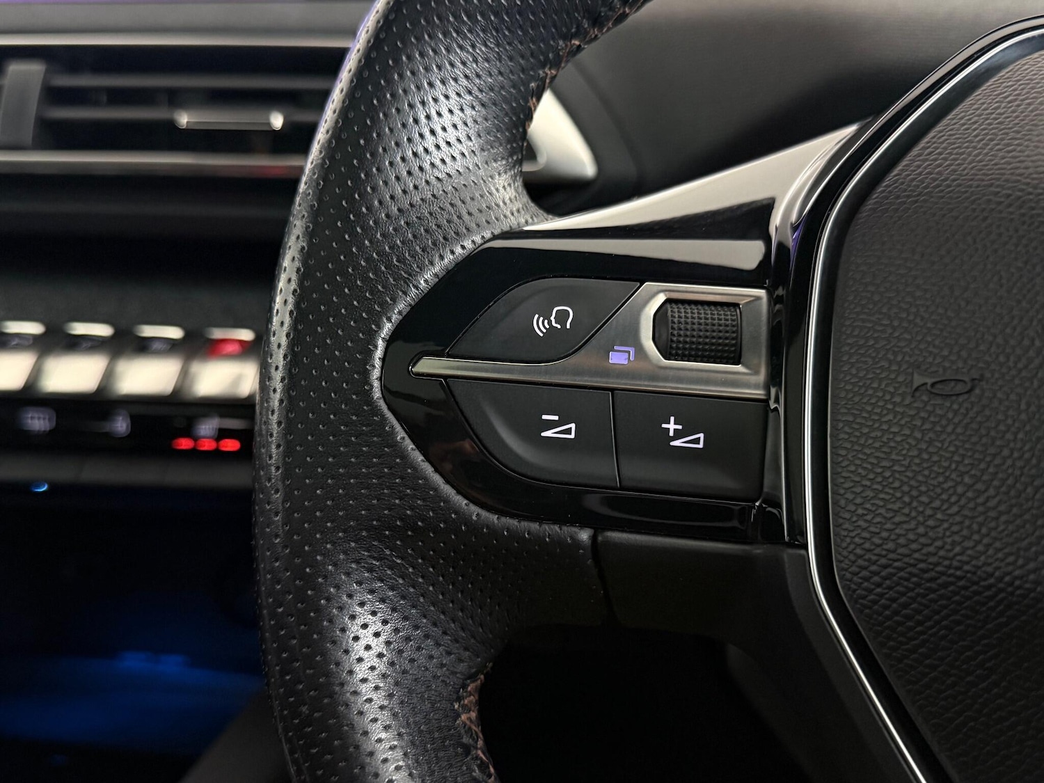 Used Peugeot 3008 2018 for sale - 76466856: Photo 23