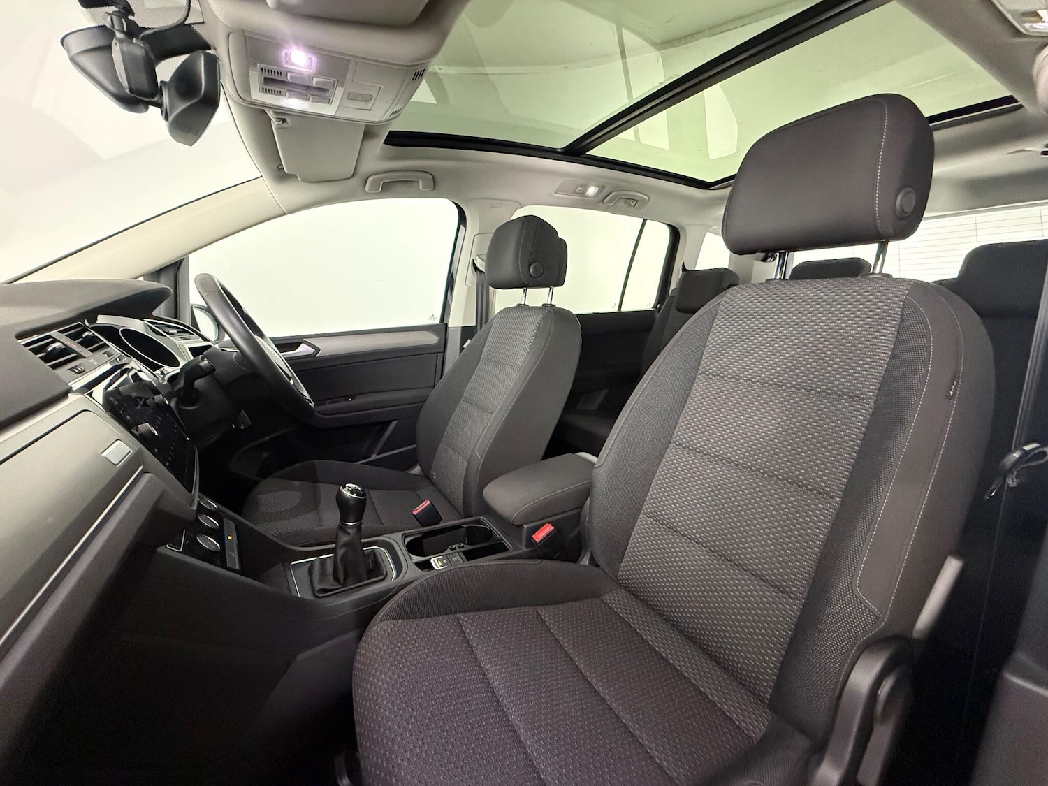 Used Volkswagen Touran 2019 for sale - 77246435: Photo 12