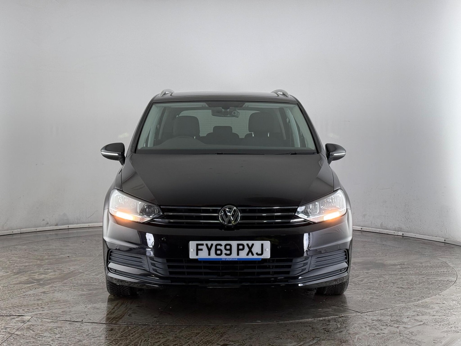 Used Volkswagen Touran 2019 for sale - 77246435: Photo 2