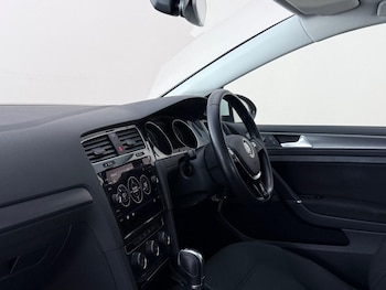 Used Volkswagen Golf 2018 for sale - 78695743: Photo