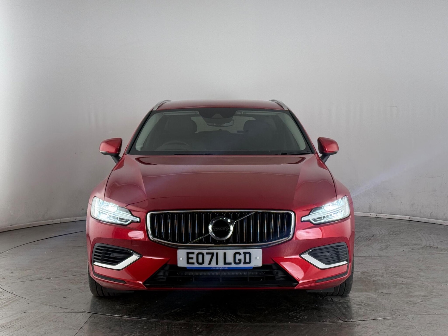 Used Volvo V60 2021 for sale - 77244094: Photo 2