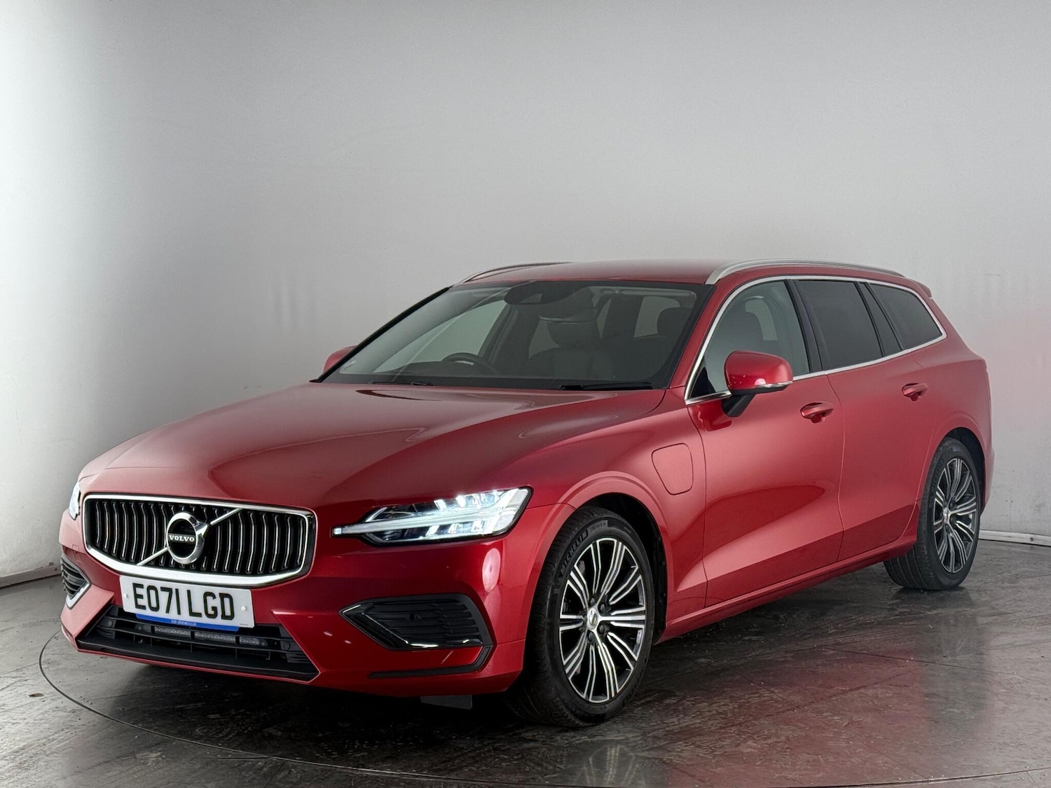 Used Volvo V60 2021 for sale - 77244094: Photo 3