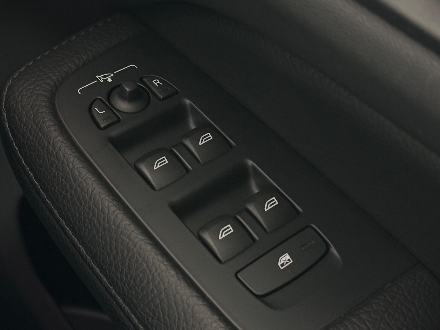 Used Volvo V60 2021 for sale - 77244094: Photo 35