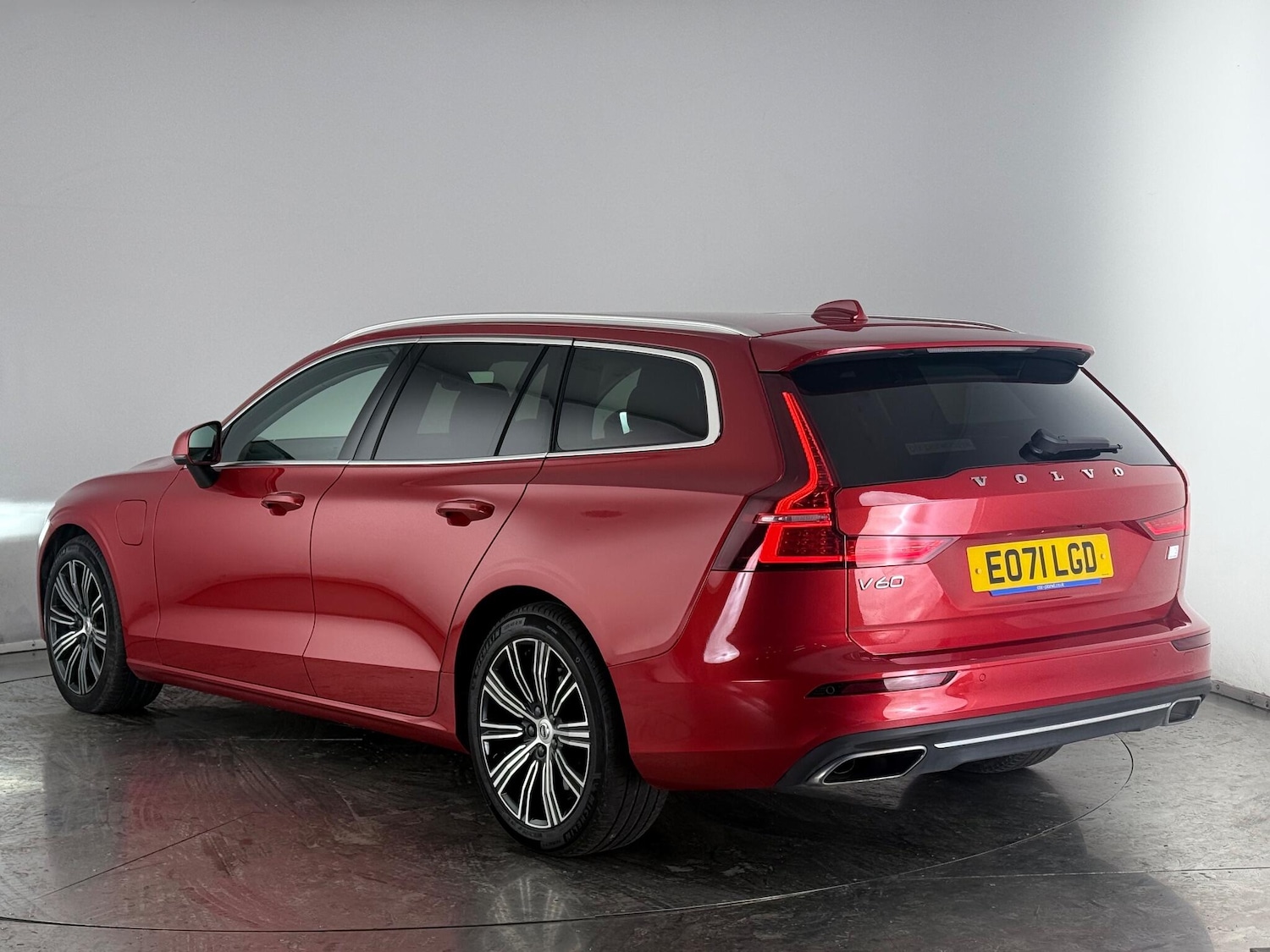 Used Volvo V60 2021 for sale - 77244094: Photo 4