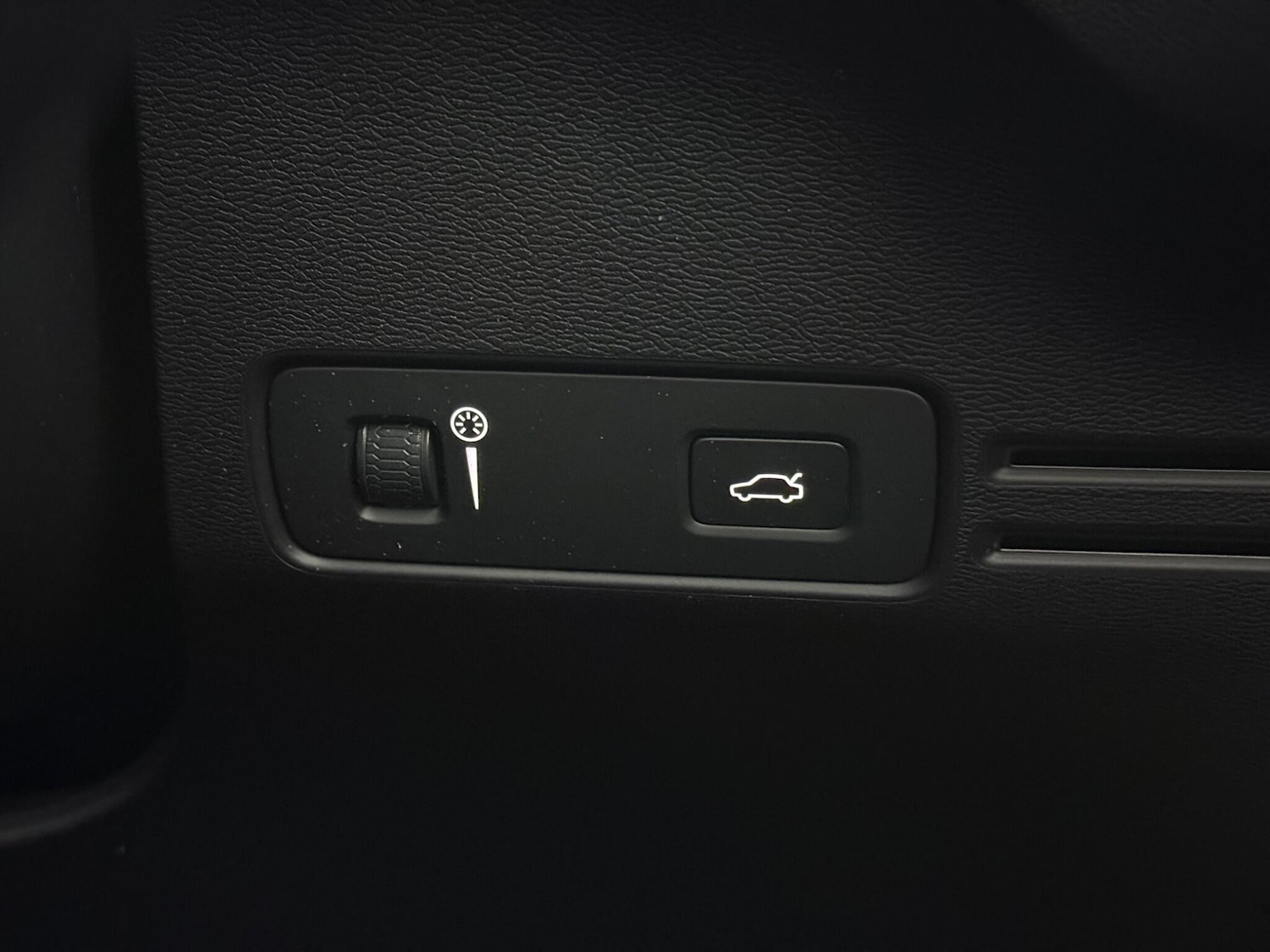 Used Volvo XC40 2018 for sale - 77599207: Photo 21