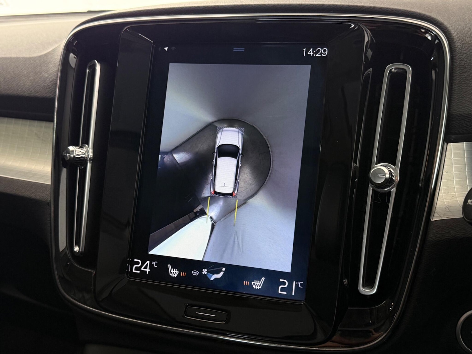 Used Volvo XC40 2018 for sale - 77599207: Photo 37