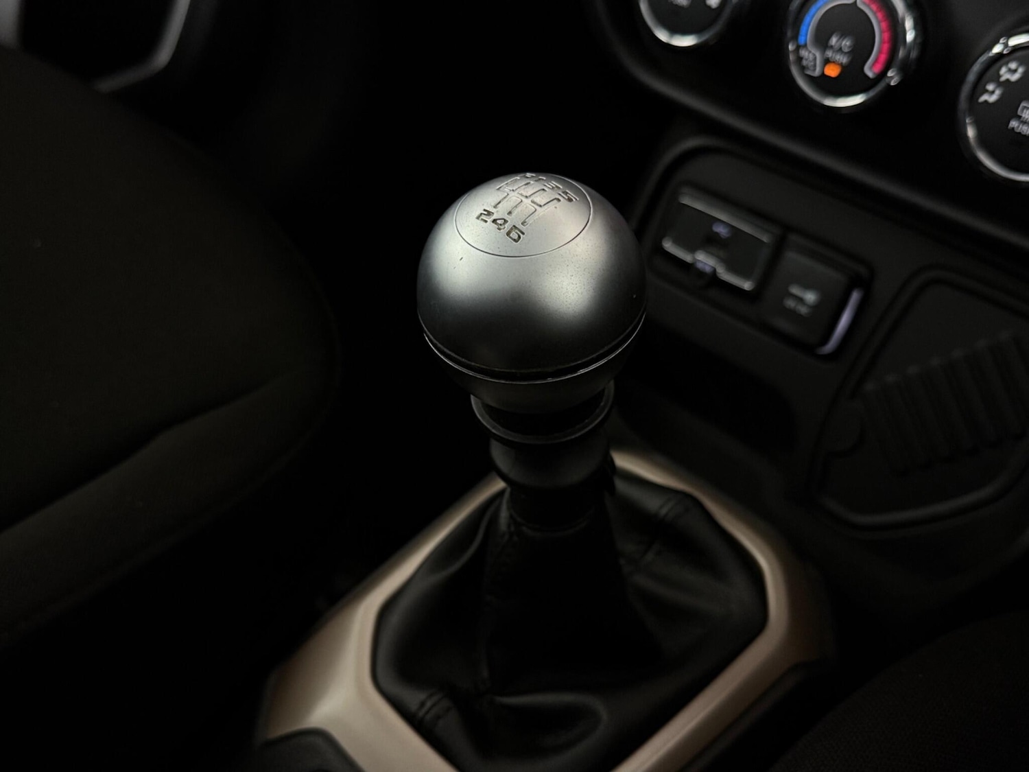 Used Jeep Renegade 2018 for sale - 77216676: Photo 24