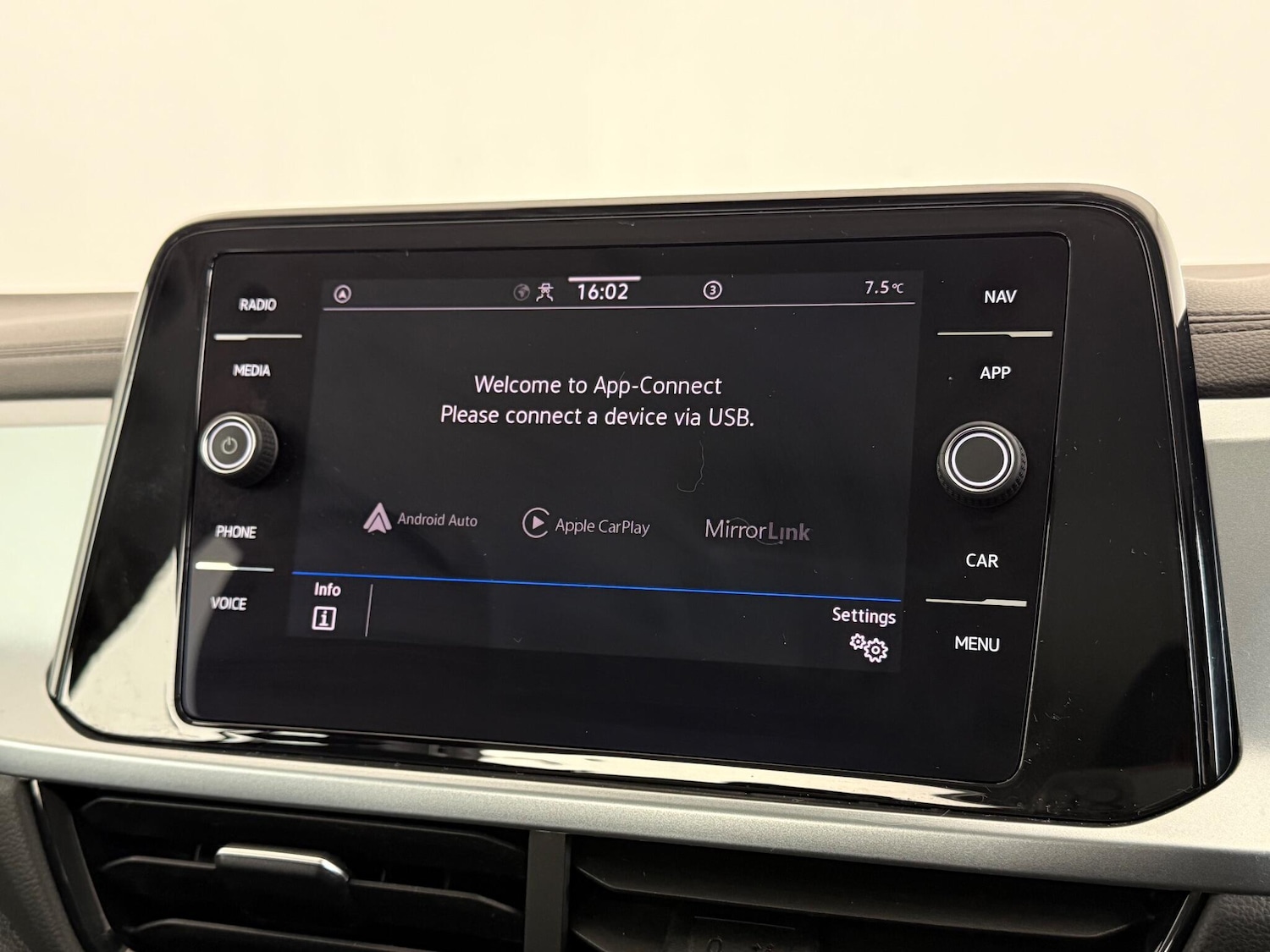 Used Volkswagen T-Roc 2022 for sale - 77259688: Photo 26