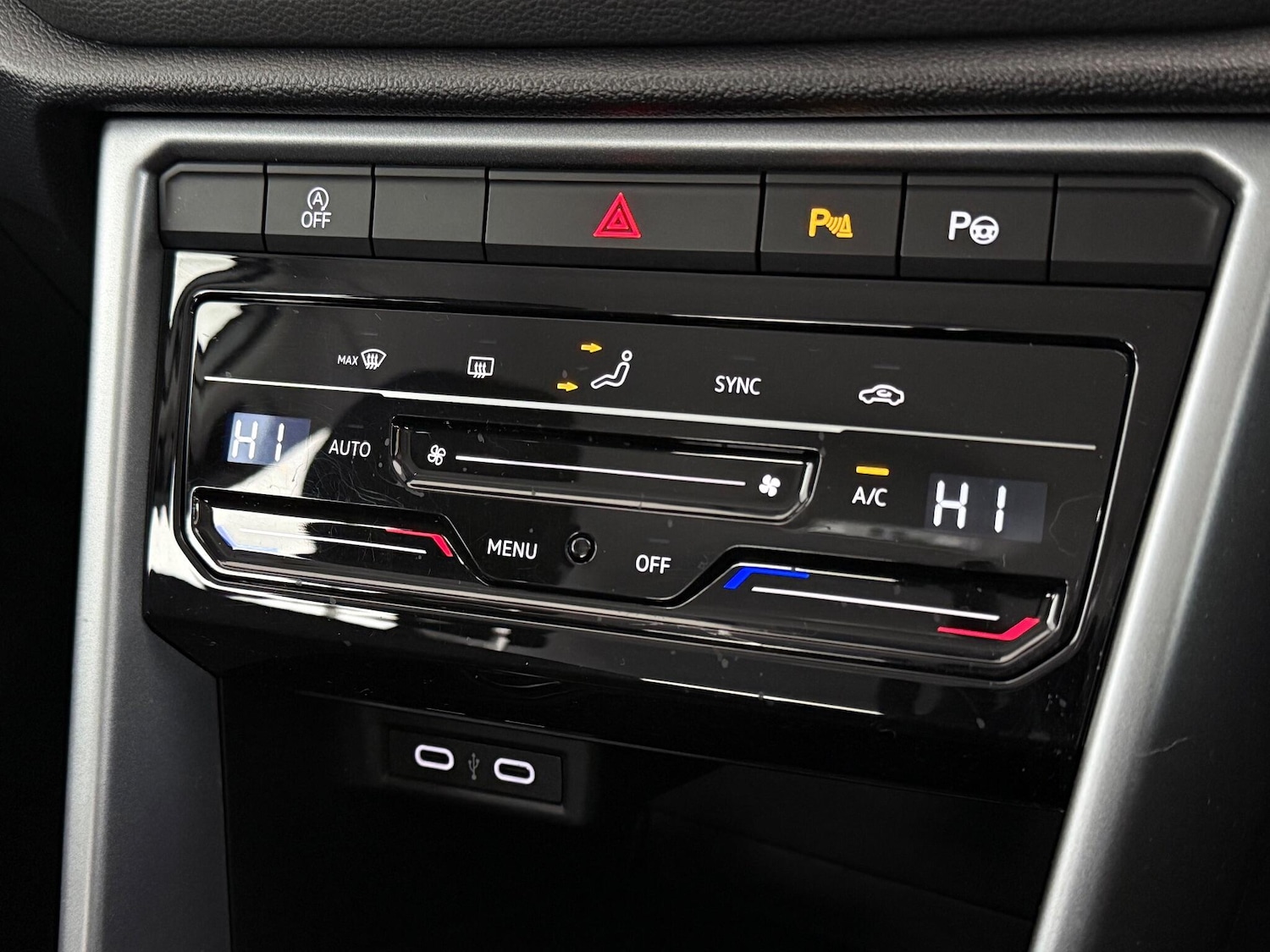 Used Volkswagen T-Roc 2022 for sale - 77259688: Photo 32