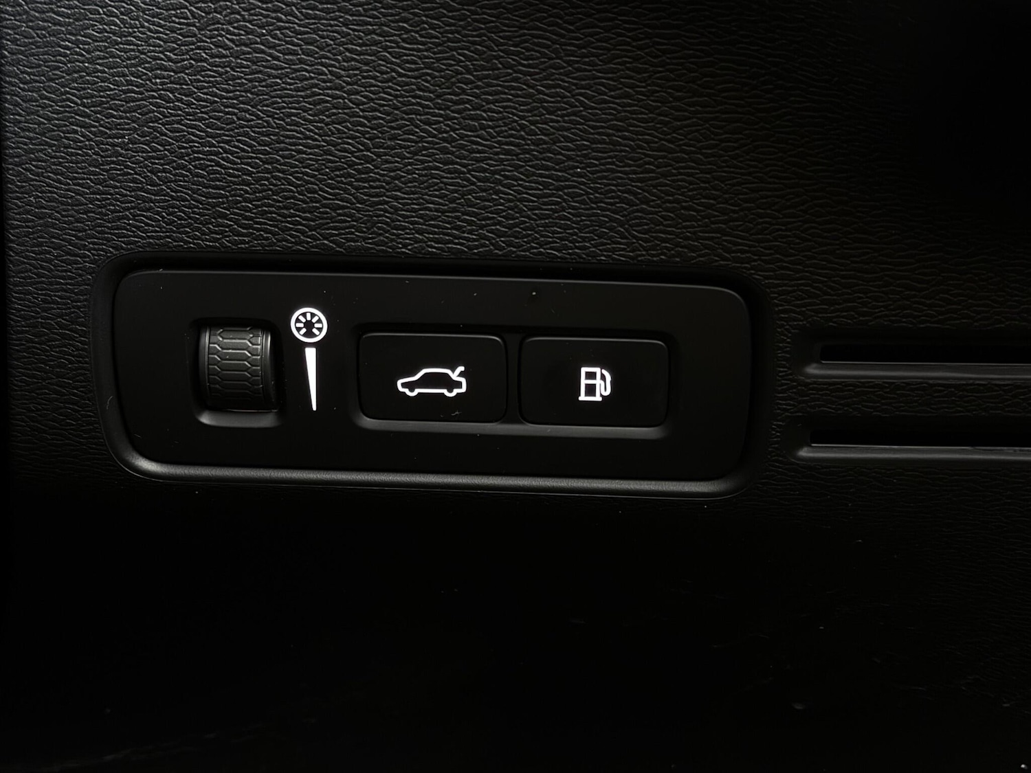 Used Volvo XC40 2021 for sale - 77260303: Photo 23