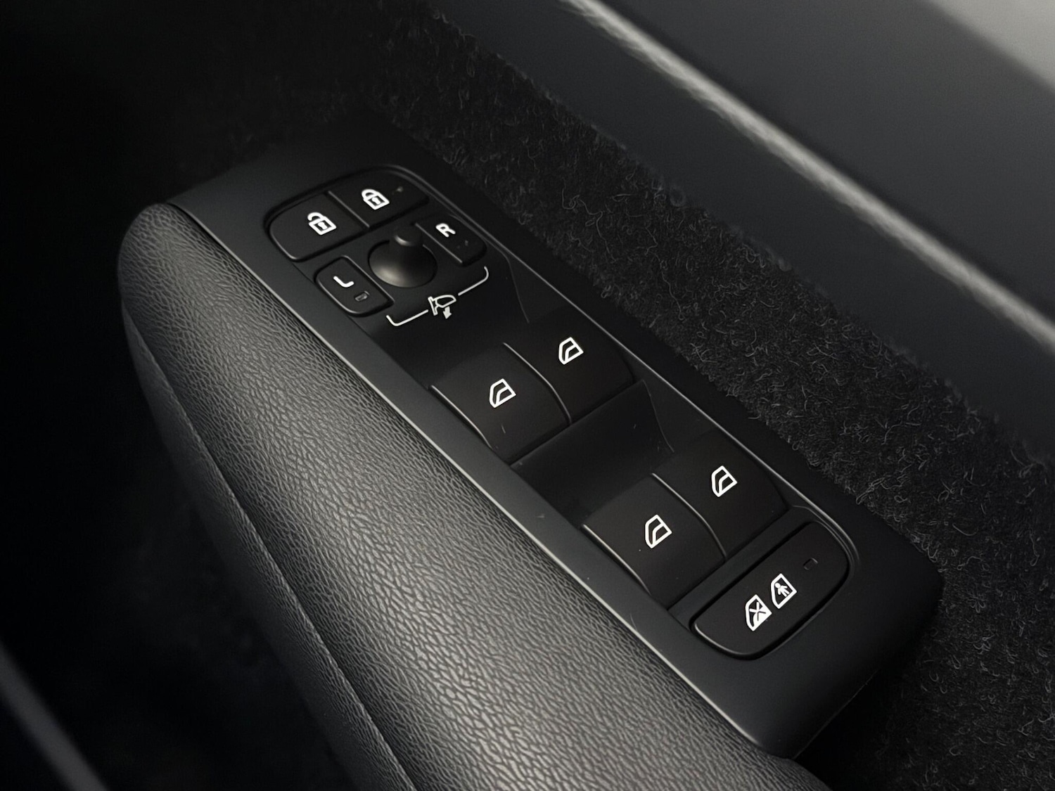 Used Volvo XC40 2018 for sale - 77260621: Photo 29