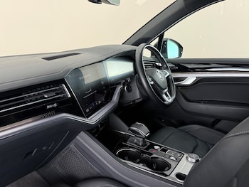 Used Volkswagen Touareg 2019 for sale - 79353467: Photo