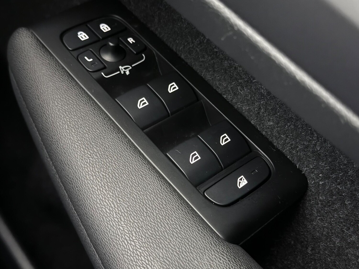 Used Volvo XC40 2021 for sale - 76607201: Photo 30