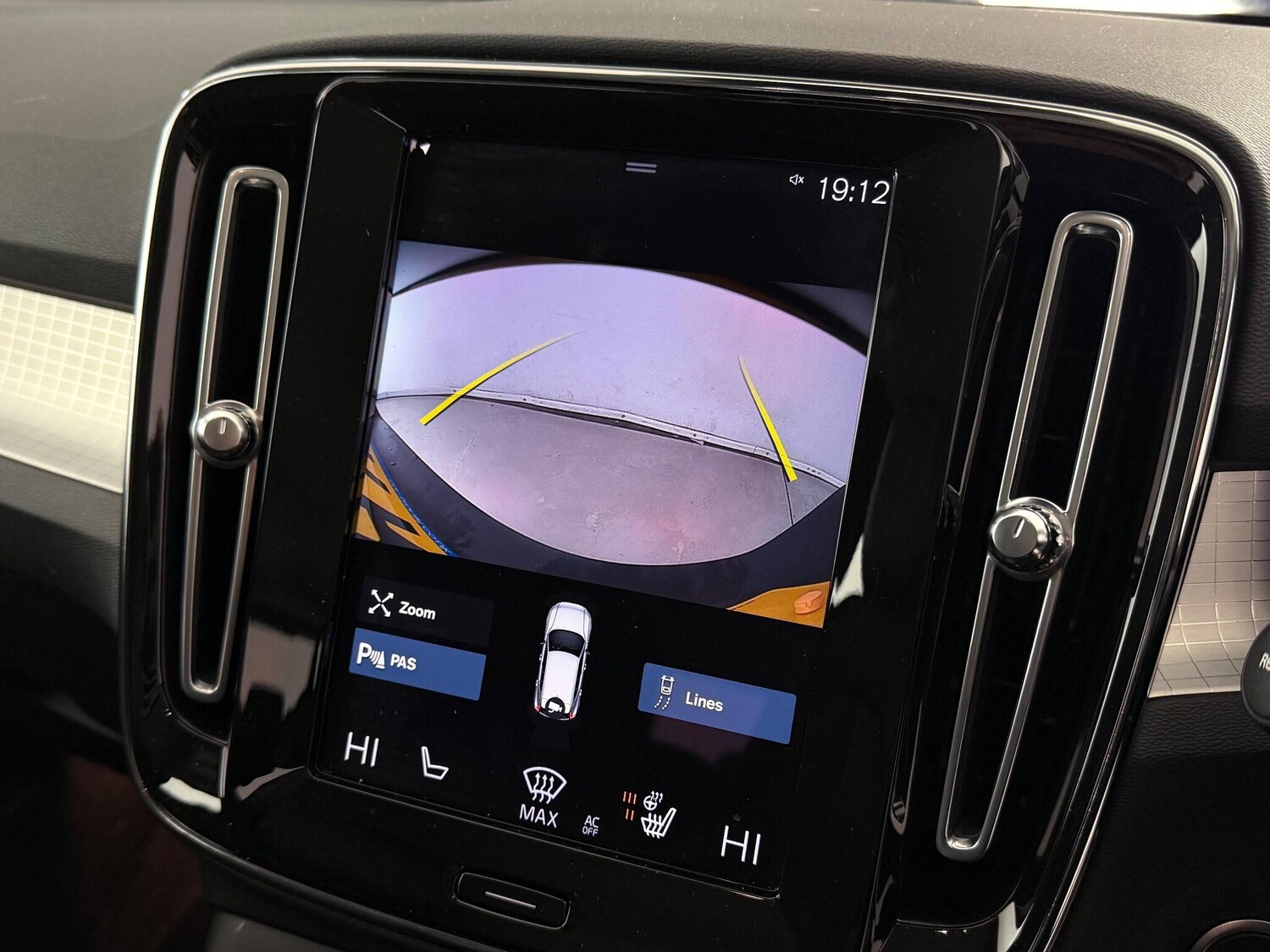 Used Volvo XC40 2021 for sale - 76607201: Photo 36