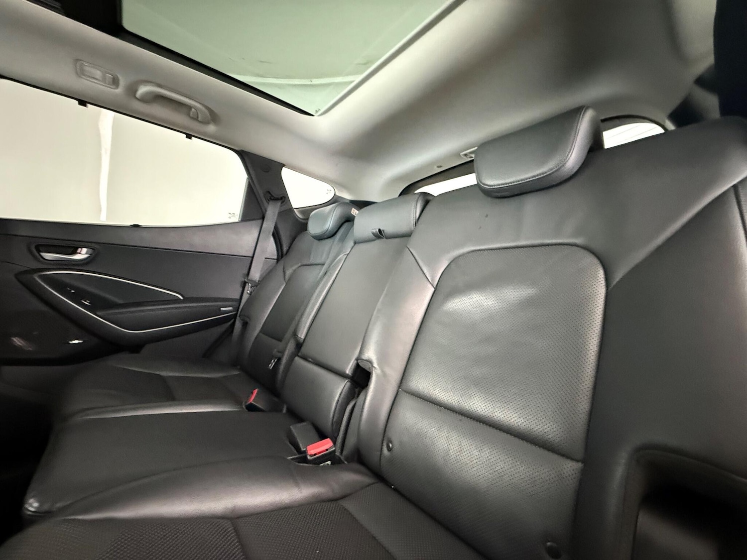 Used Hyundai Santa Fe 2015 for sale - 77259936: Photo 12