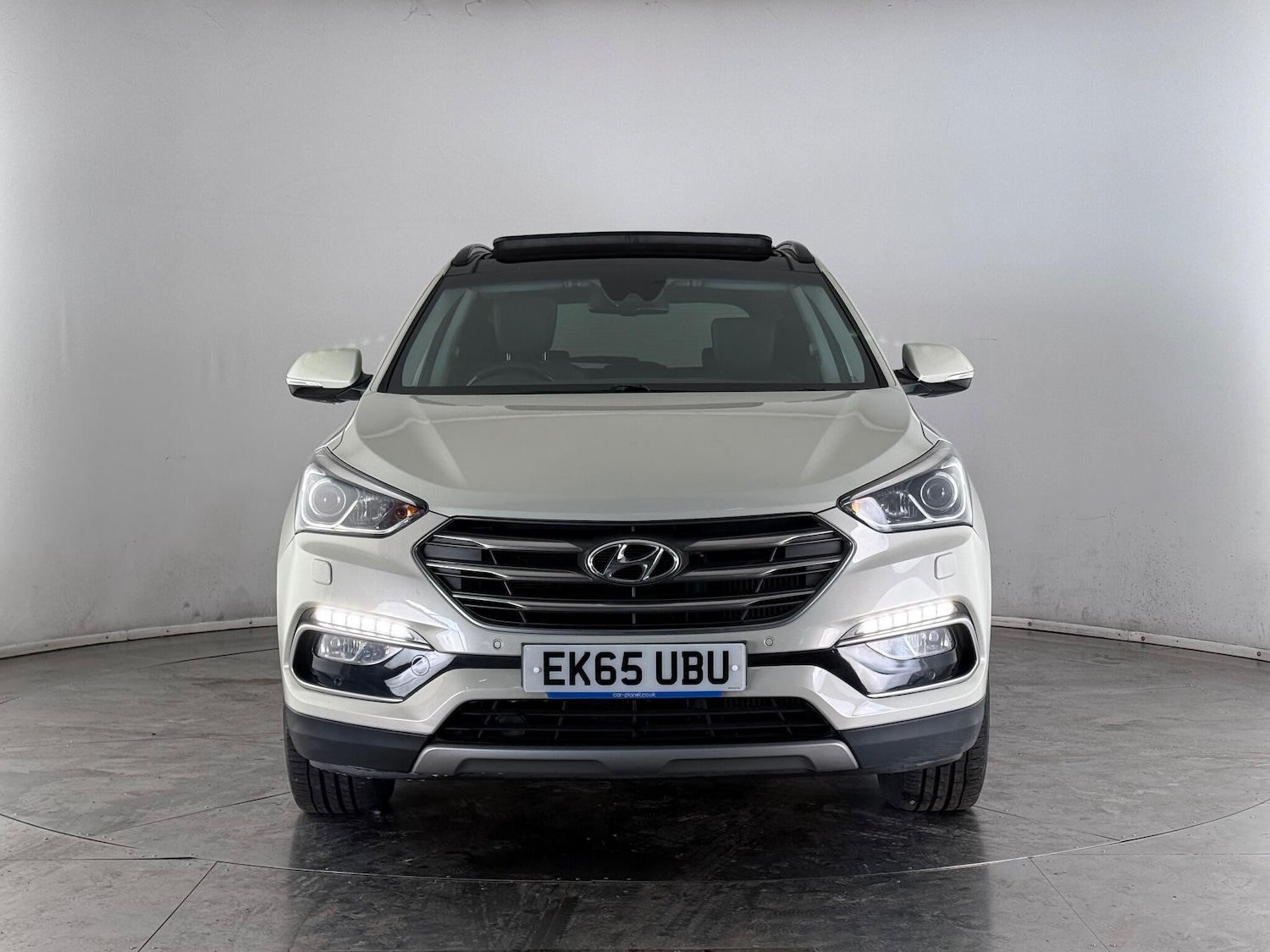 Used Hyundai Santa Fe 2015 for sale - 77259936: Photo 2