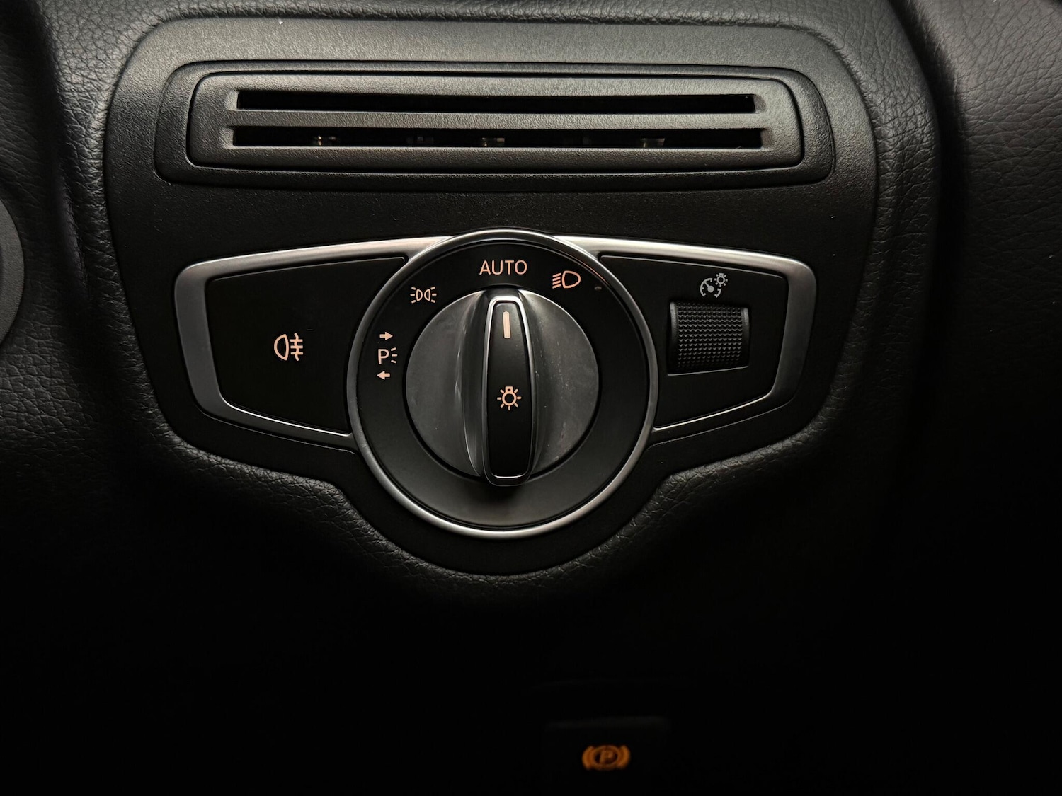 Used Mercedes-Benz GLC 2019 for sale - 77221933: Photo 23