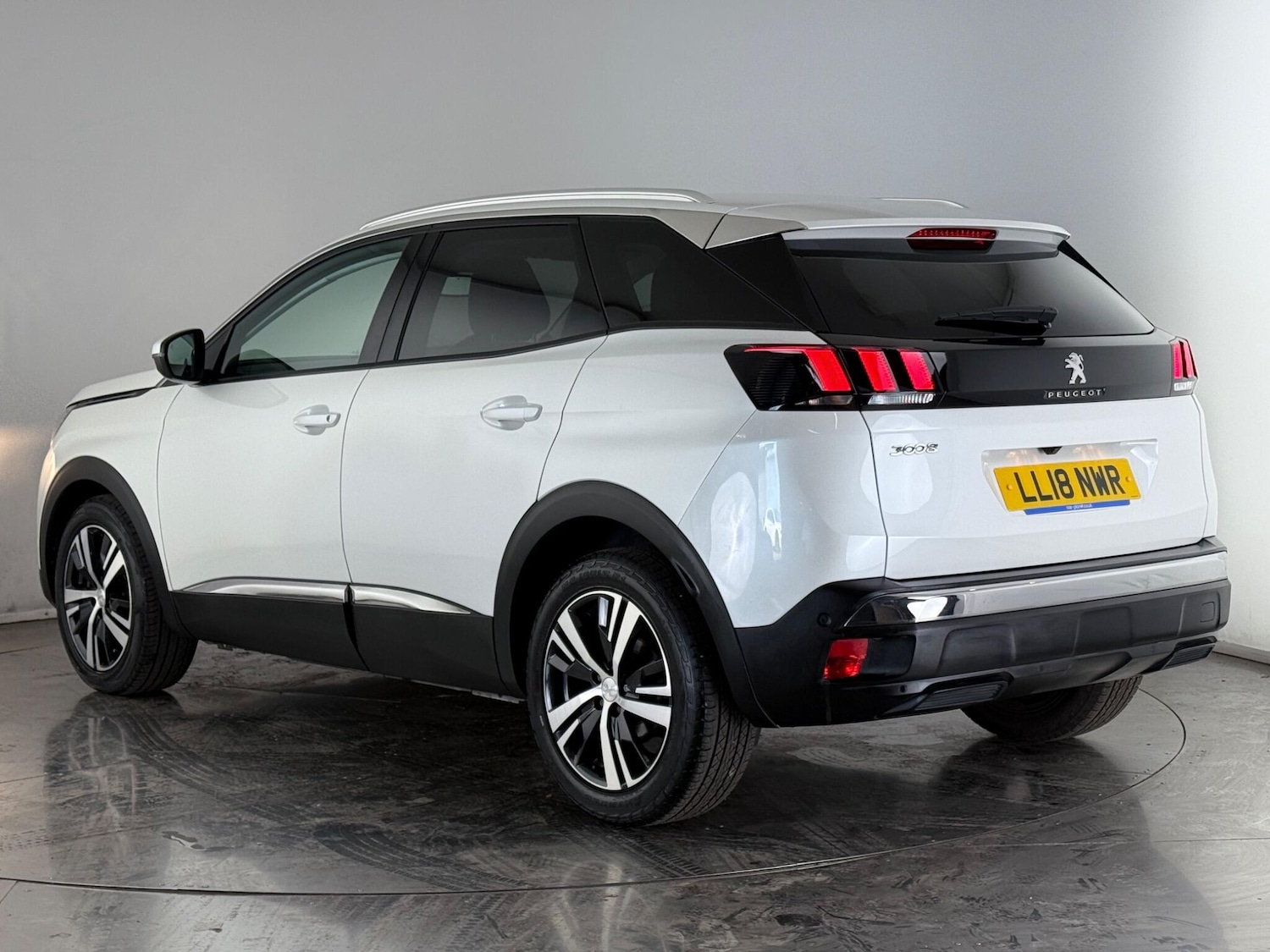 Used Peugeot 3008 2018 for sale - 76936553: Photo 4