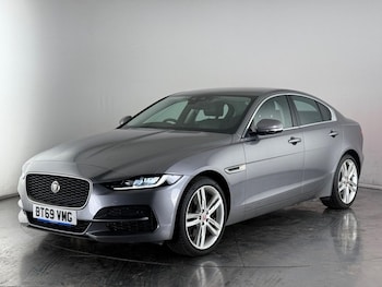 Used Jaguar XE 2019 for sale - 76228930: Photo