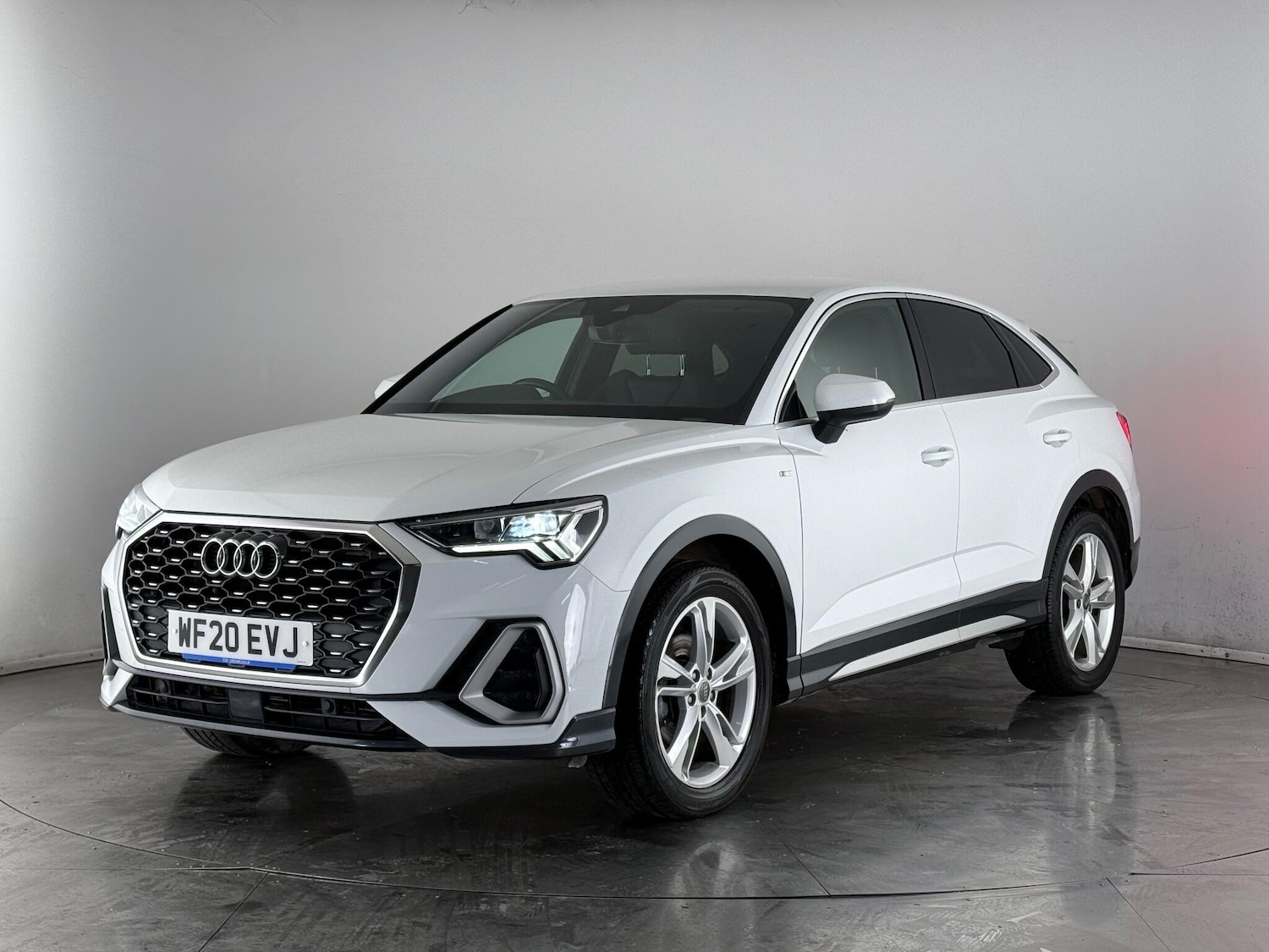 Used Audi Q3 2020 for sale - 77490549: Photo 2