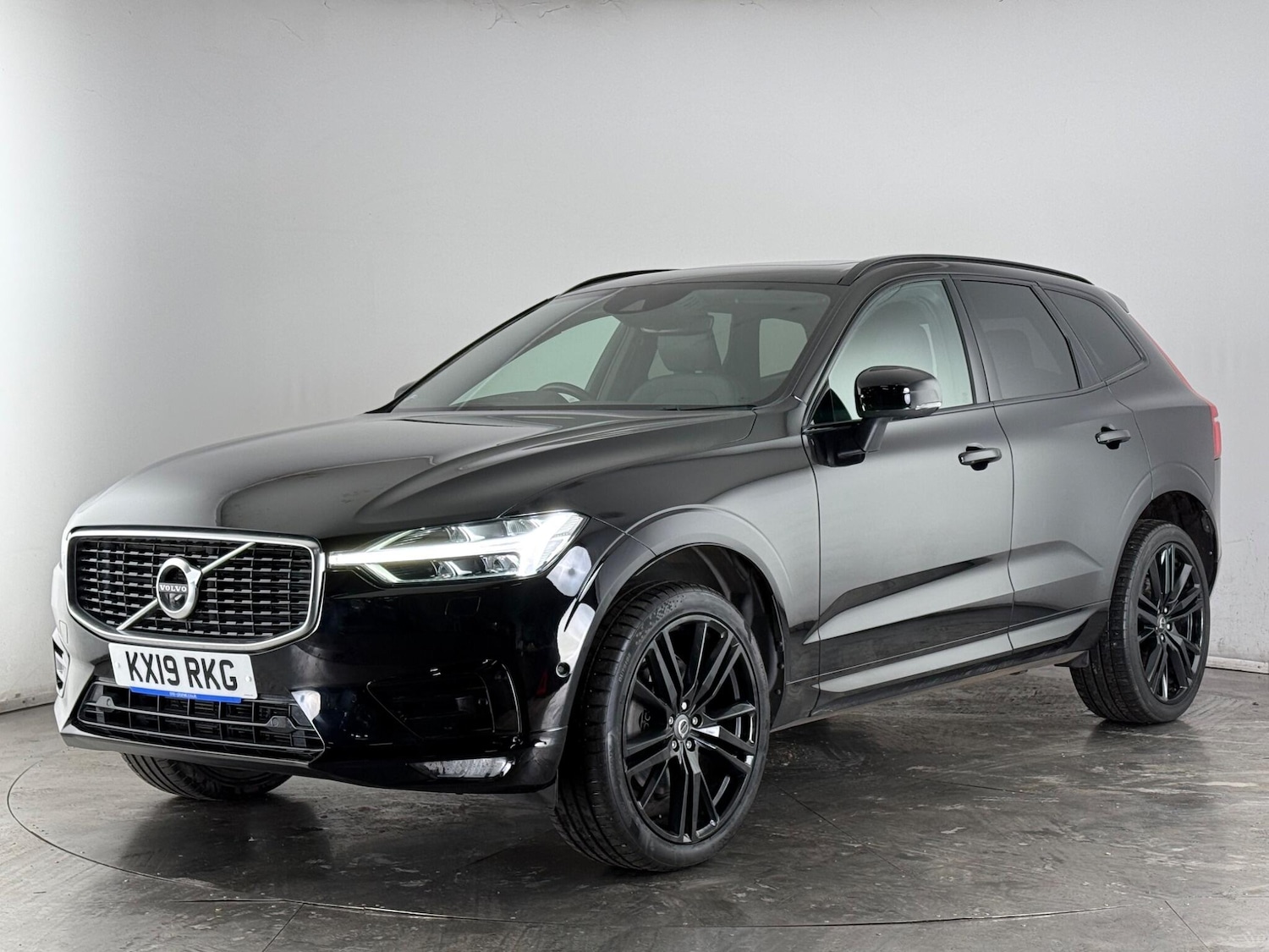 Used Volvo XC60 2019 for sale - 77268245: Photo 2