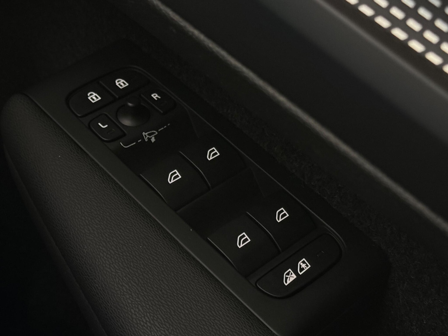 Used Volvo XC40 2024 for sale - 77259579: Photo 33