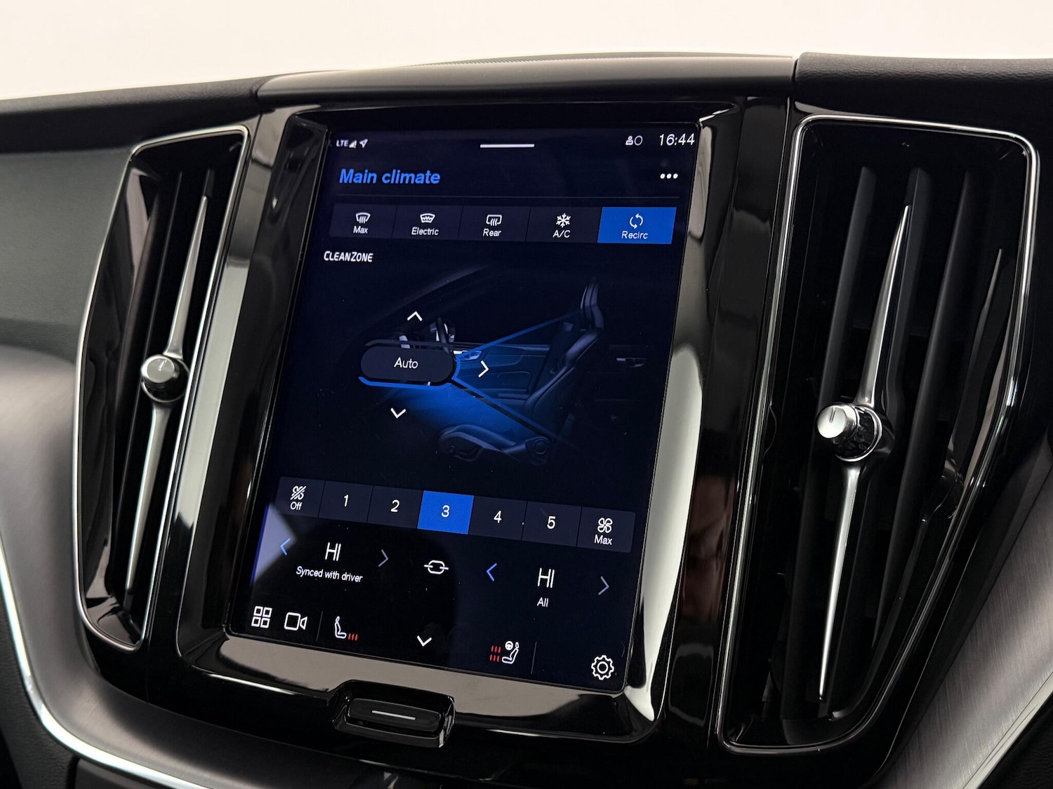 Used Volvo XC60 2022 for sale - 77182950: Photo 26