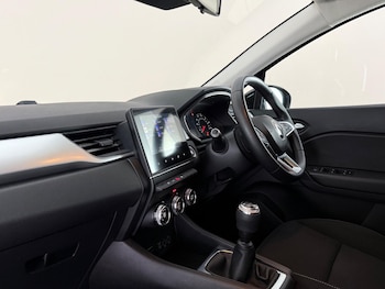 Used Renault Captur 2020 for sale - 79431003: Photo