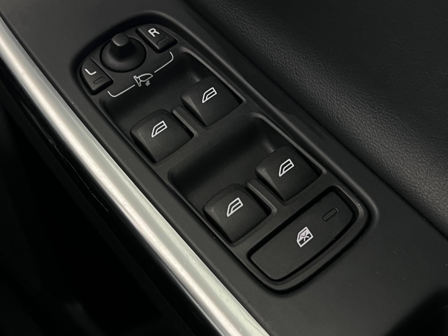 Used Volvo S60 2018 for sale - 77244136: Photo 31