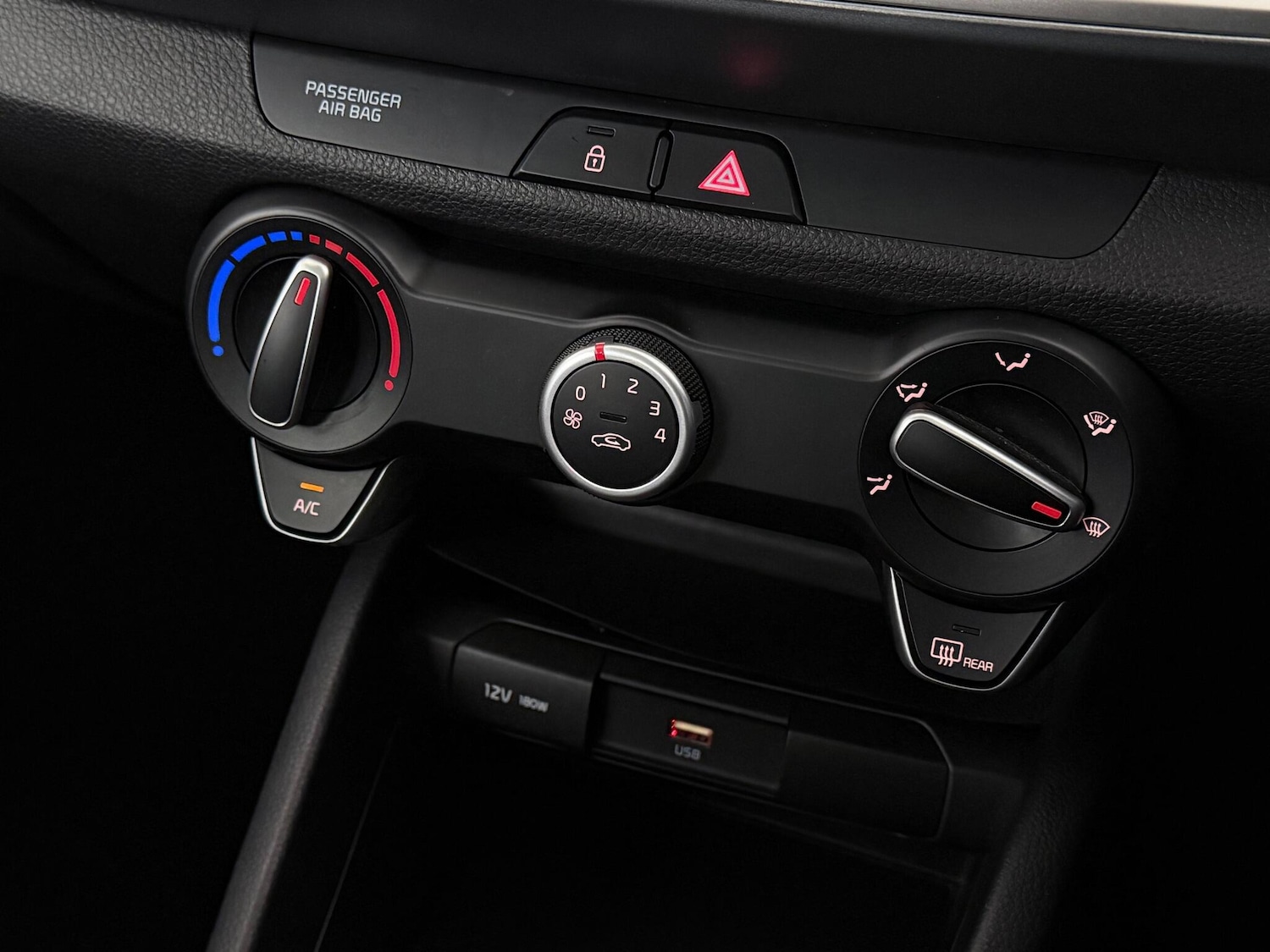 Used Kia Stonic 2022 for sale - 77221745: Photo 30