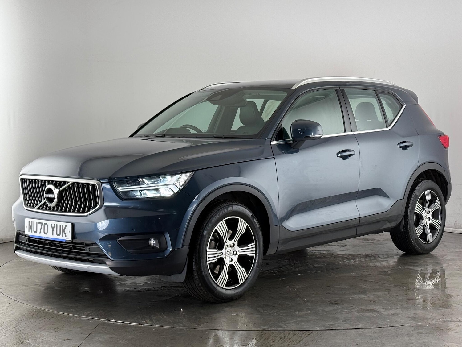 Used Volvo XC40 2020 for sale - 77246819: Photo 2