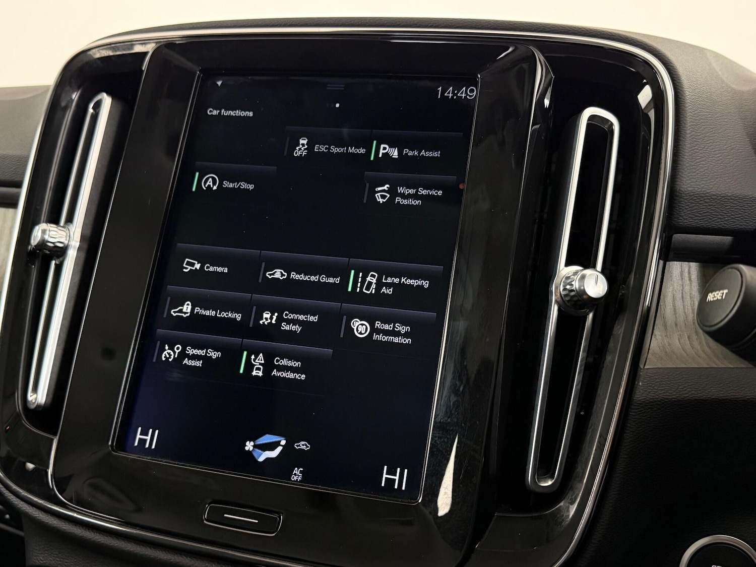 Used Volvo XC40 2020 for sale - 77246819: Photo 32