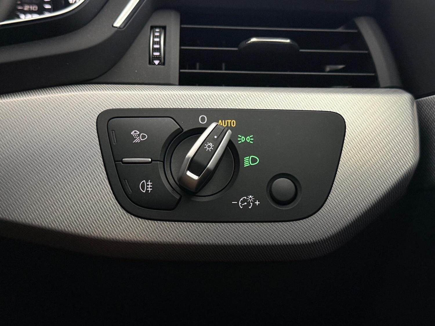 Used Audi A4 2019 for sale - 76538775: Photo 28