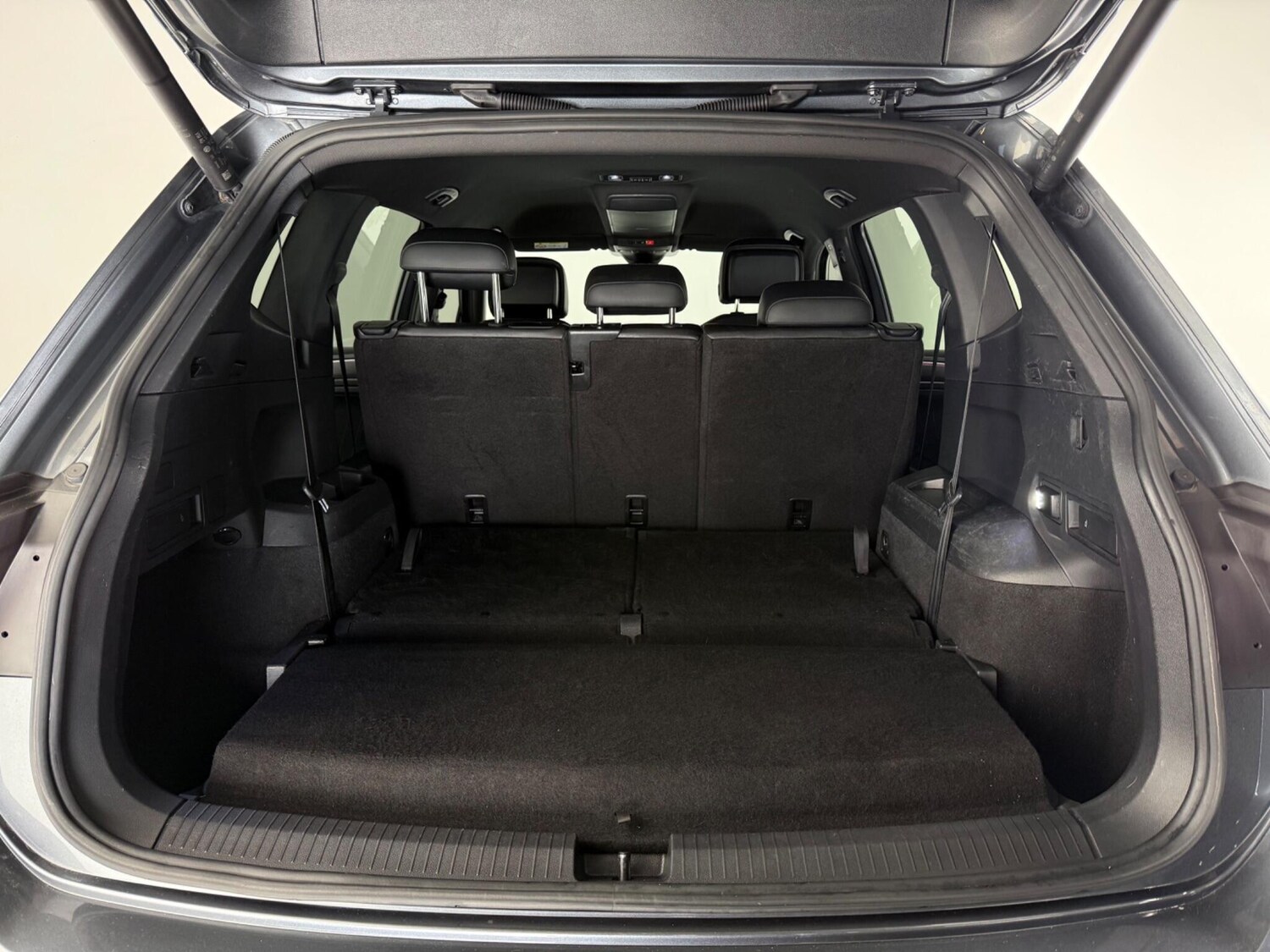 Used Volkswagen Tiguan Allspace 2023 for sale - 77873120: Photo 11