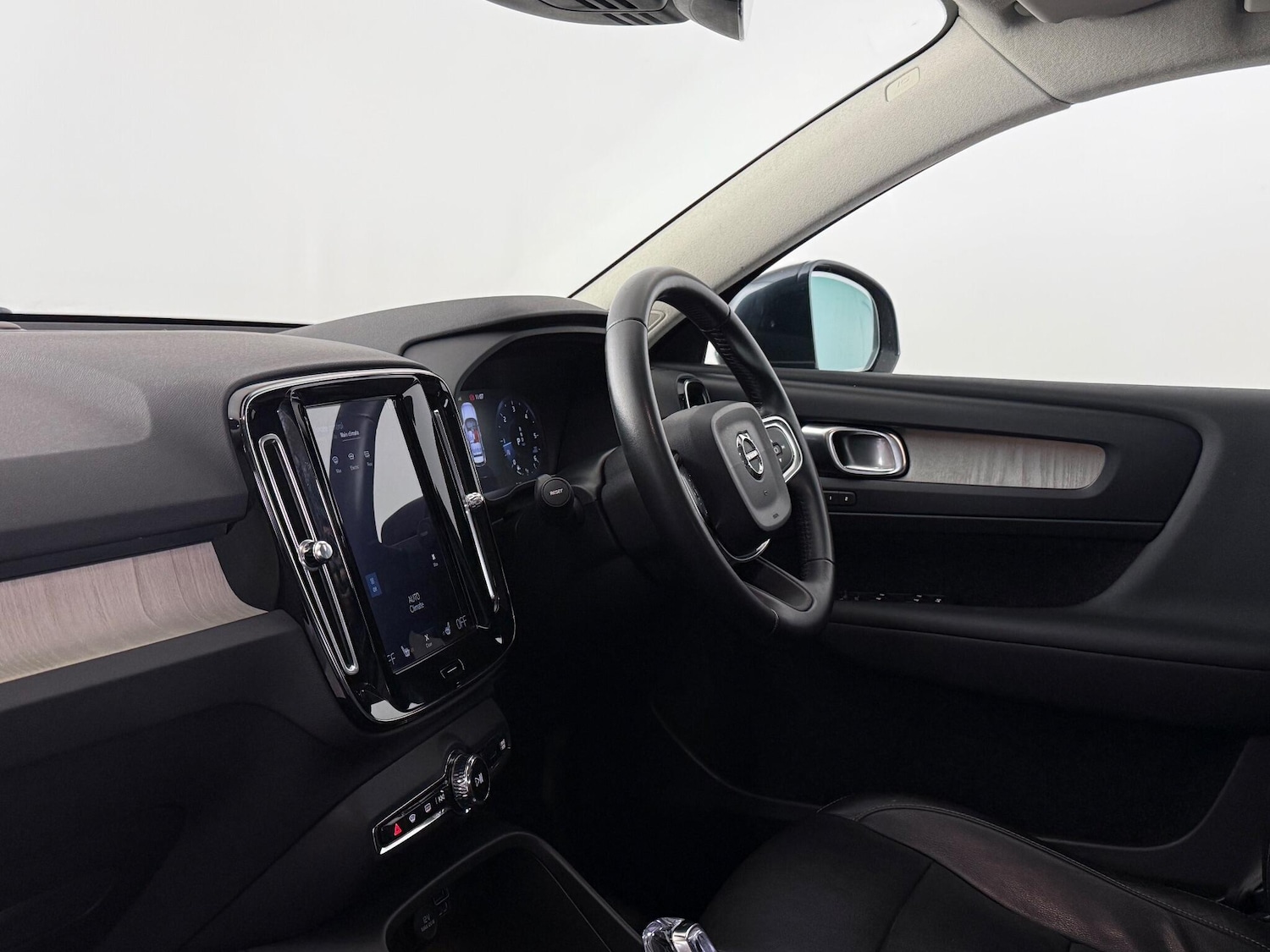 Used Volvo XC40 2018 for sale - 77246255: Photo 18