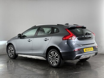 Used Volvo V40 Cross Country 2018 for sale - 76467479: Photo