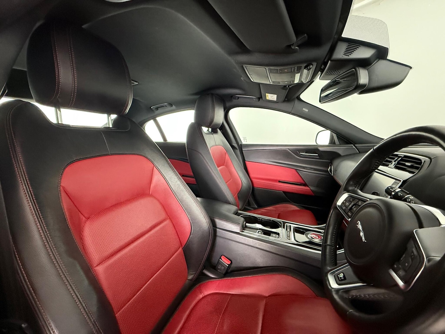 Used Jaguar XE 2016 for sale - 77221972: Photo 11