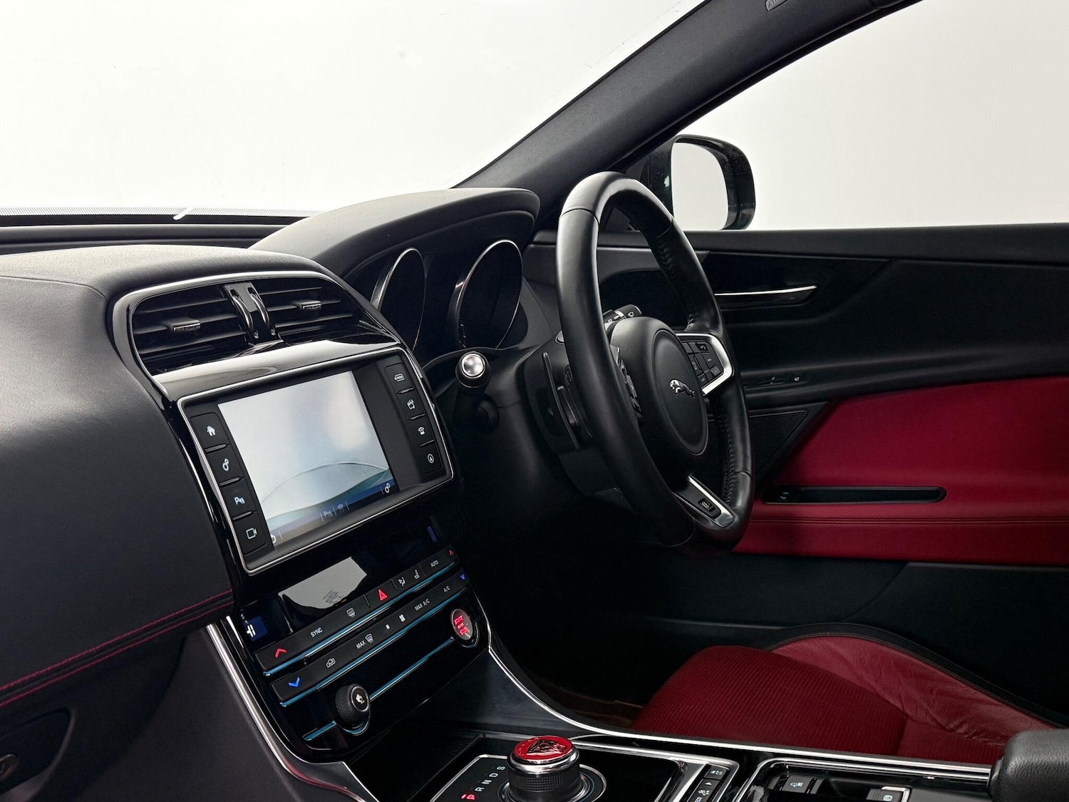 Used Jaguar XE 2016 for sale - 77221972: Photo 16